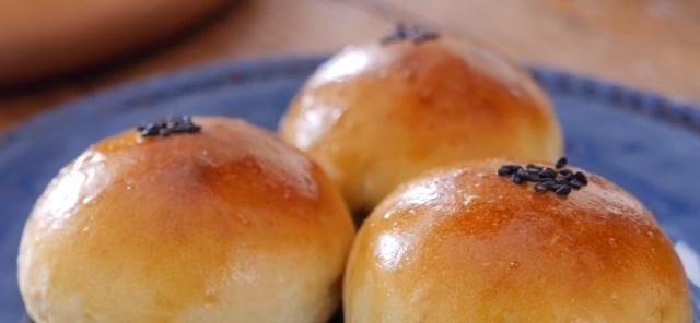 高筋面粉|面包新做法,只要面里加4个鸡蛋,不用和面不揉面,好吃又简单