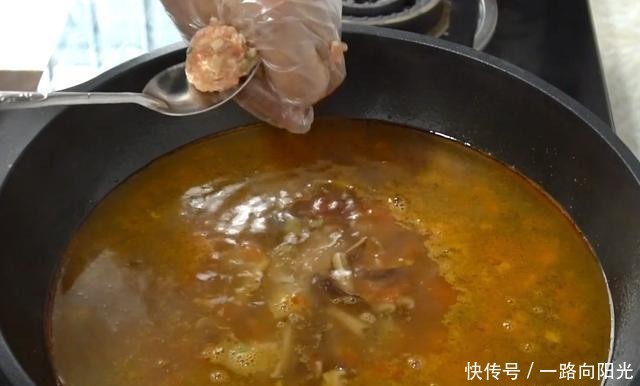 莲藕|秋天我家常做这锅汤,汤鲜肉嫩,开胃又营养,一上桌汤汁都不剩