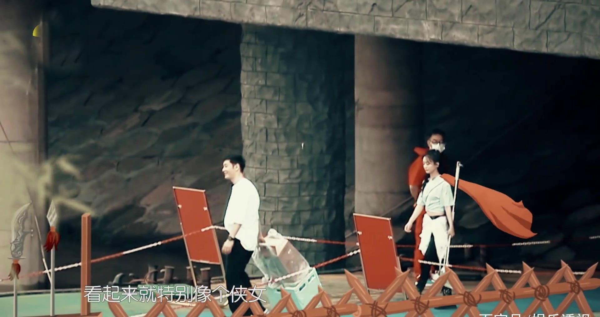 补刀|赵丽颖拿扫把拿出女侠范,耿直补刀黄晓明,《中餐厅》再回应剪辑