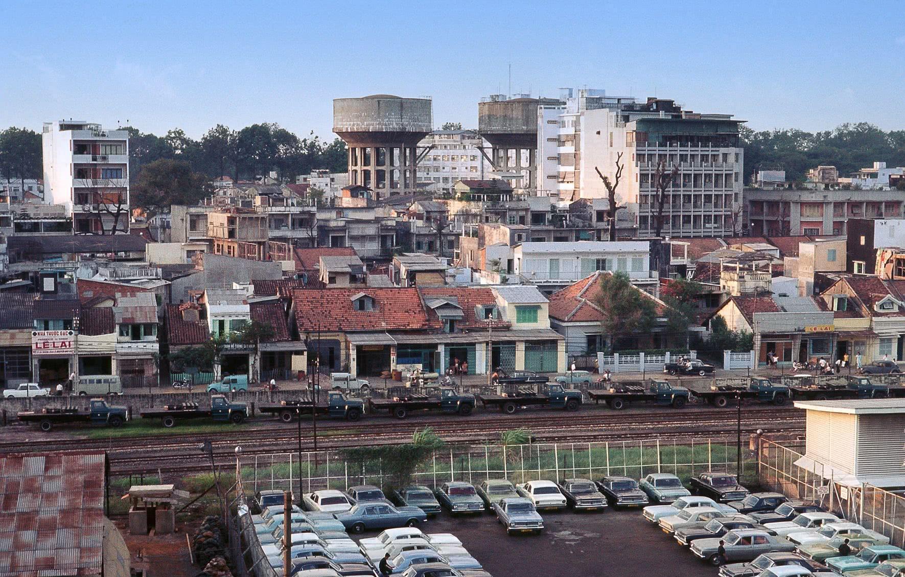  护照上盖|中国原藩属国：却占南海29个岛，如今因南海不愿在我国护照盖章