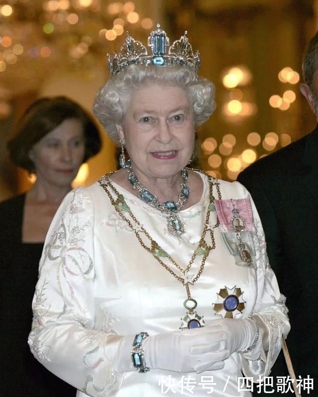  搭配|英女王的珠宝有些不吉利？原材料取自坟墓，由2000颗钻石珍珠组成