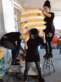  估计|搞笑GIF：妹纸估计不会再跟你打篮球了吧？