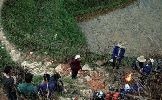  答案|别人闯入你家来带刀行凶, 打死人违法吗? 答案很简单