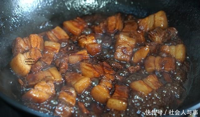 红烧肉|家里来客人,这菜不可少,牢记3点,颜色红亮又入味,太香了