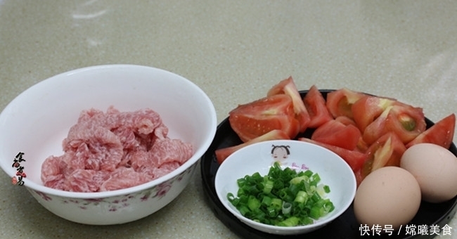  家常|这款家常开胃菜，孩子隔三差五就喊馋，酸甜香酥，连汁都不剩