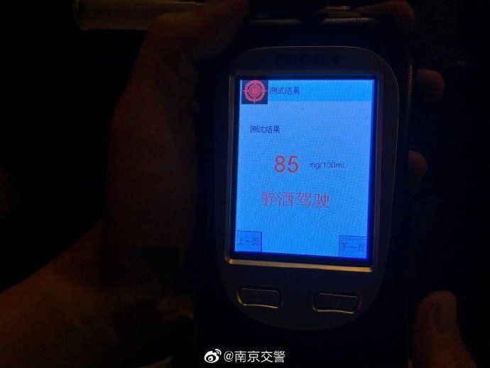  查酒|看见交警查酒驾主副驾换座，结果醉驾换酒驾
