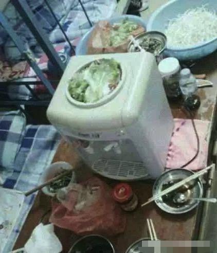 大学|大学宿舍里的“奇葩”发明,辅导员笑得肚子疼,网友:都是人才!