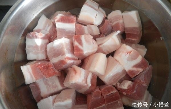 五花肉|炖肉直接焯水大错特错!牢记“这2步”,肉质鲜嫩没腥味,真好吃