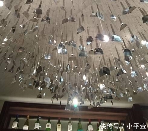 天花板|日本小伙去创意餐馆吃饭,看见天花板后就想走,网友:天降正义!