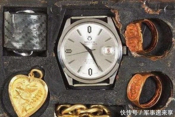 金币|美军飞行员的救生包，手枪匕首药品能理解，金币金表有什么用途？