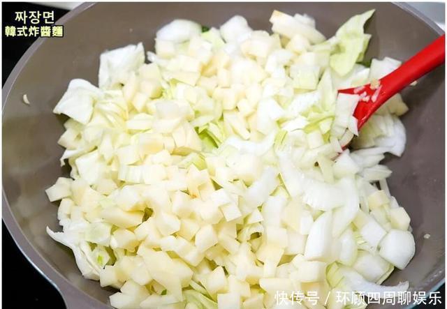 大人|自从学会做面条,连吃3天还不够,孩子大人都喜欢,一袋酱底了