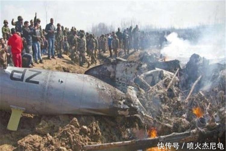 坠毁|凌晨！巴铁上空传来一声巨响，军机当场坠毁造成30多人伤亡