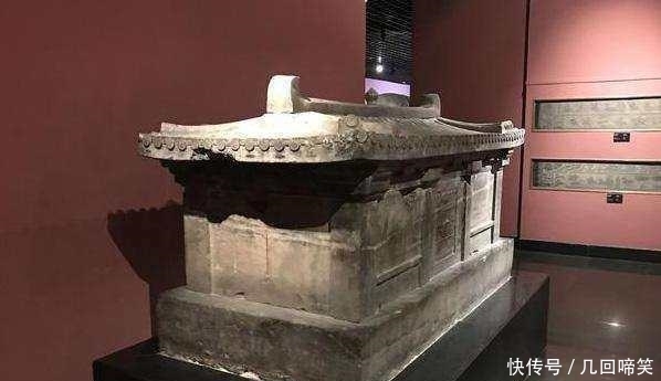 古墓|一座千年古墓意外出现, 出土珍宝亮瞎双眼, 可石棺上四字令人胆寒