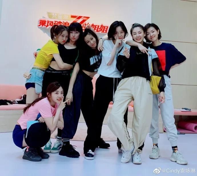 综艺|综艺选秀进入“25时代”后,本该当评委的姐姐们却成了被点评的选手