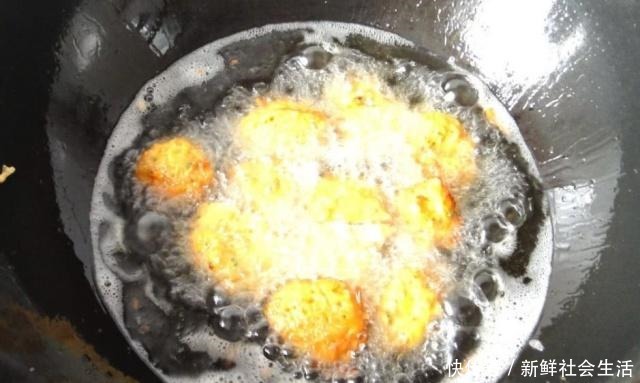 诀窍|想吃萝卜丸子不用买,只要掌握两个诀窍,加入两样东西,个个酥脆