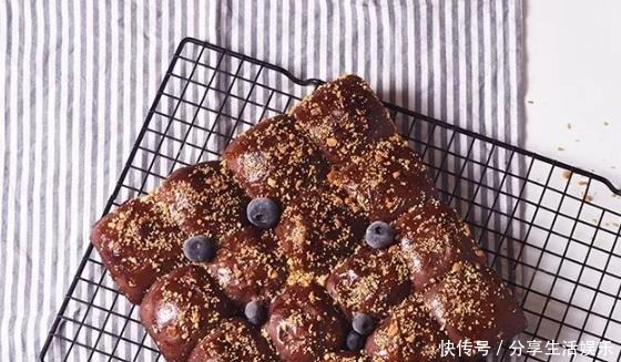 不甜|大叔家的烘培系列黑凤梨面包,味道很赞,不甜不腻,家人爱吃!