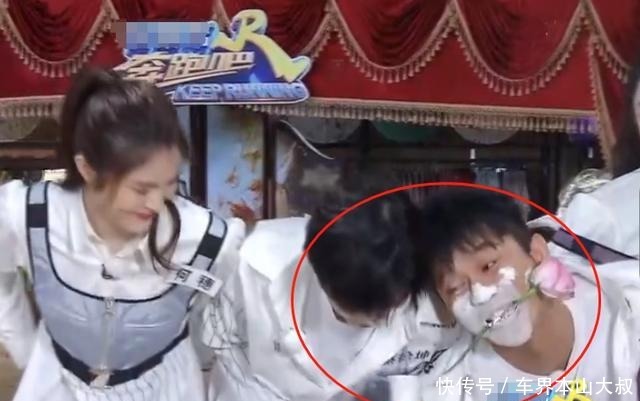 瓶口|郑恺用袜子堵住瓶口,镜头放大蔡徐坤的动作,有没有剧本太显然