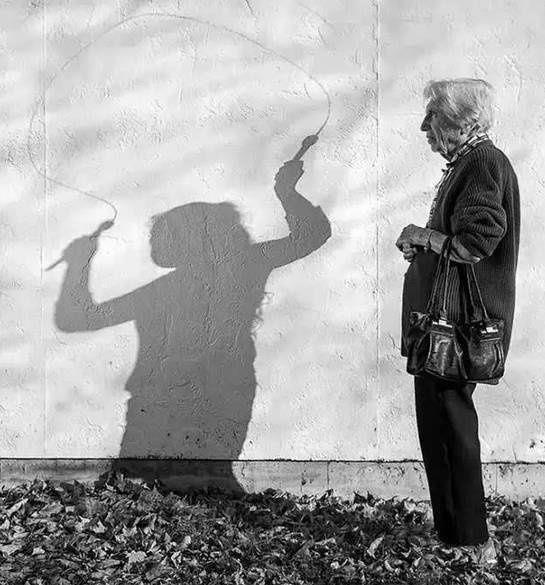 黯然失色|他为93岁的妈妈拍了一组照片,让所有自拍美颜都黯然失色