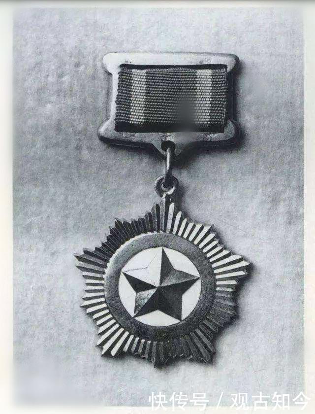 青年|特级战斗英雄杨根思：少时孤苦，青年从军，28岁葬身小高岭