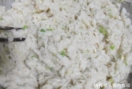 大厨|炸萝卜丸子,别加淀粉了,大厨分享1招技巧,外酥里嫩放凉也不硬