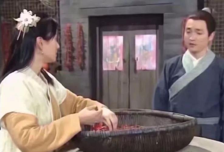 打开|以为女友家只是一般富裕,直到打开他爸的U盘...我懵了,哈哈哈