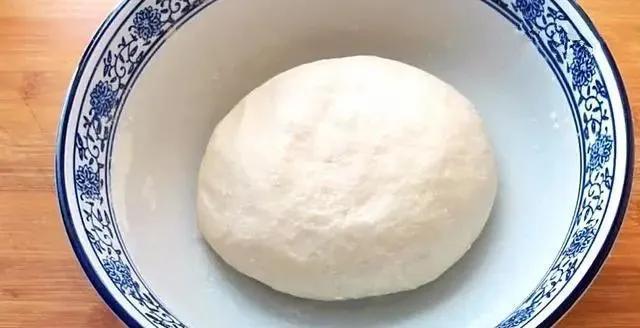 不硬|一到夏天我就烙这种饼,香软又筋道,1分钟烙一张,凉了也不硬