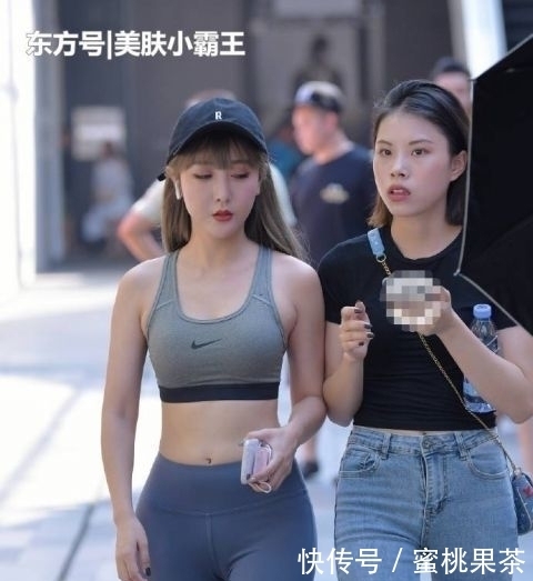 姑娘|街拍:清新淡雅的打底裤姑娘,身材紧致匀称,特别有魅力!