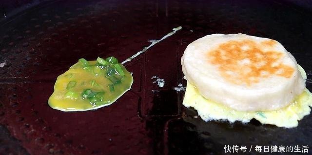 鸡蛋发面饼|鸡蛋这做法太好吃了,几块钱成本,上桌却成了全家最爱的美味