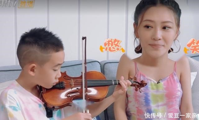 刘璇|4岁儿子不会吐鱼刺,刘璇老公亲手挑,相比之下陈小春对儿子严格