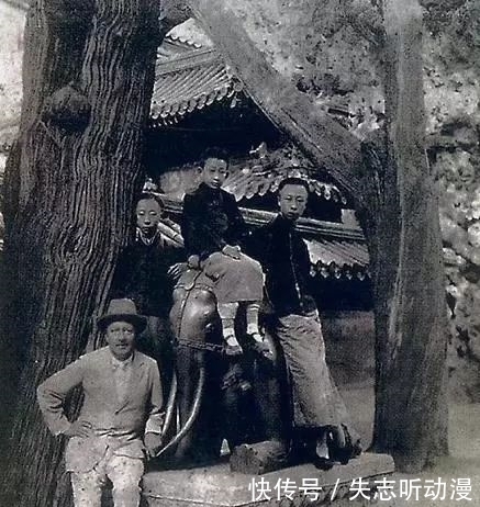 图为|晚清真实老照片:清朝的茶馆,最后一张是溥仪与小舅子玩耍时所拍