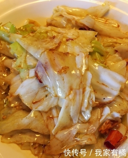 可口|做手撕包菜,直接下锅就错了!学会这一招,不发黑不油腻酸爽可口