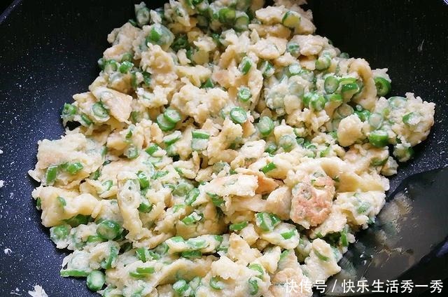 样食|原来青椒炒鸡蛋还能这样做,简单家常,多加1样食材,下饭特香