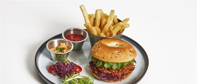 零食|学生买不起的四种零食,汉堡包上榜了,全吃过的就是家中有矿了