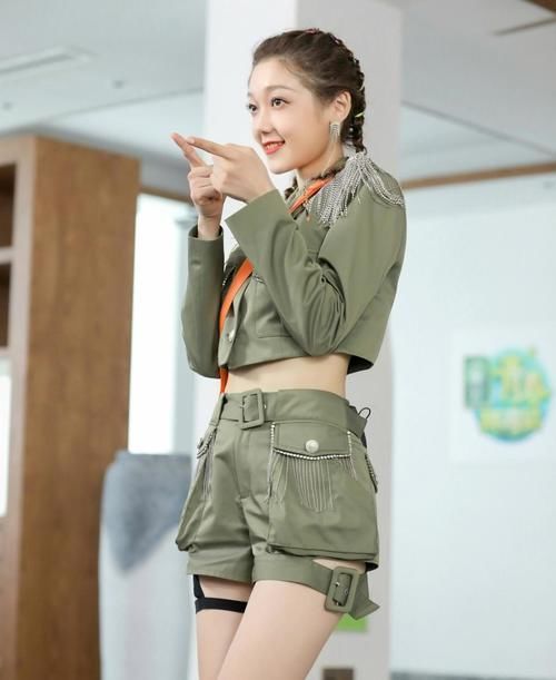 动作|被指让硬糖少女做不雅动作,杨迪我必须和你杠到底,暗指对赵粤粉丝寒心