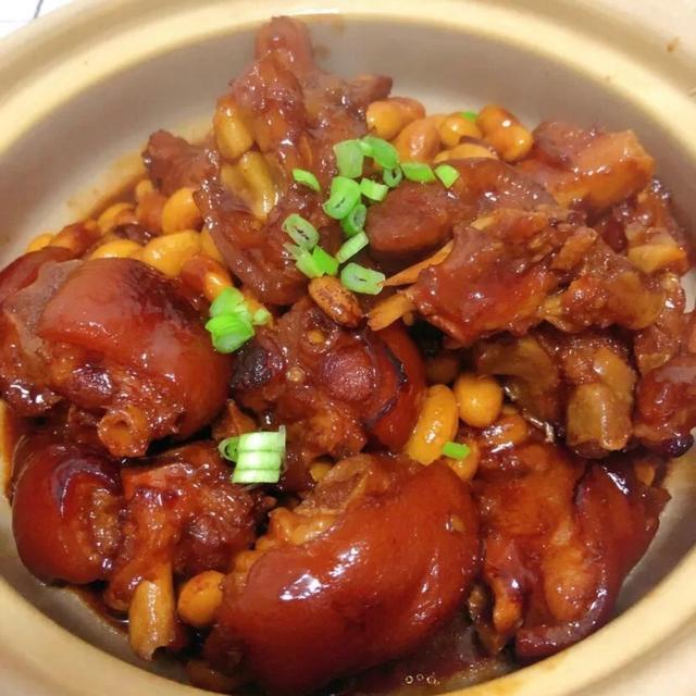 入味|富含蛋白的黄豆焖猪蹄,软糯Q弹入味好吃,黄豆糯糯的超级下饭哟