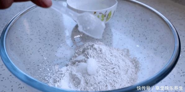 油条|早餐,别总吃包子油条,这点心也不错,软糯香甜,每一口都有惊喜