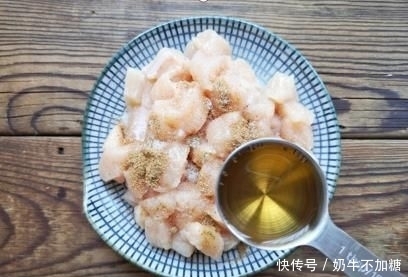  十三香粉|「双椒鸡丁拌面」的做法+配方，鲜美嫩滑的双椒鸡丁，香辣过瘾