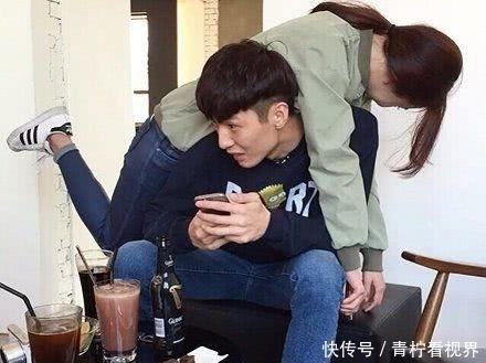 个性|妹子，你穿的裙子也太个性了吧，怎么全是气球啊