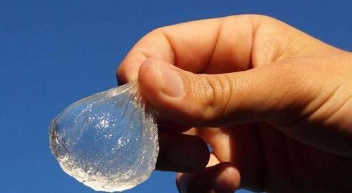矿泉水|大学生发明“矿泉水球”,1毛钱1颗,颠覆平时的饮水方式