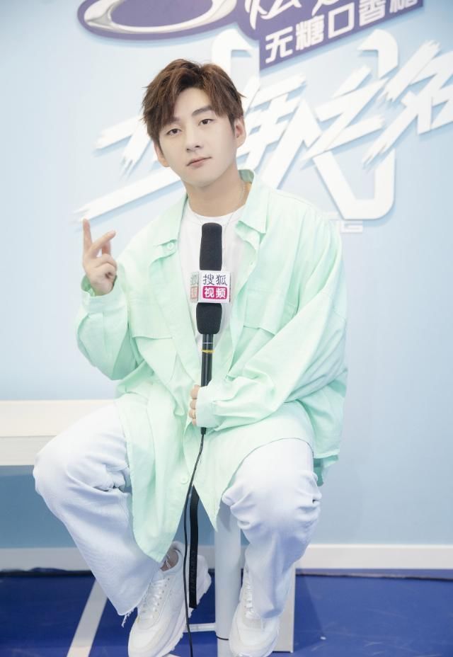  包丑|专访韩宇当导师被郭敬明夸可爱超话里除了我的表情包丑照就是互怼