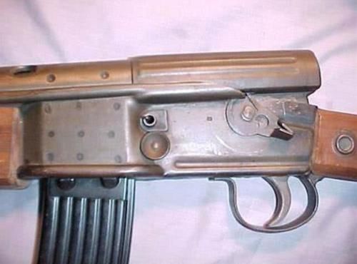 德国|二战德国垂死挣扎之作，空重4.6公斤冲锋枪，产量还没完成，德国亡了