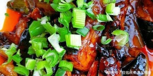 方法|炒茄子时,一下锅就变黑那是你方法没对!加点它,怎么都炒不黑