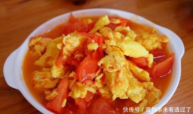 午饭|一家4口出不了门,午饭3菜1汤,看着简单却很营养,好吃不长胖