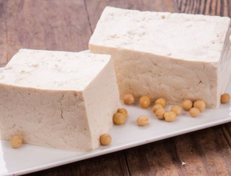  小白菜|白菜炖豆腐，有人先炒白菜，有人先炒豆腐，都错了，这样做才好吃