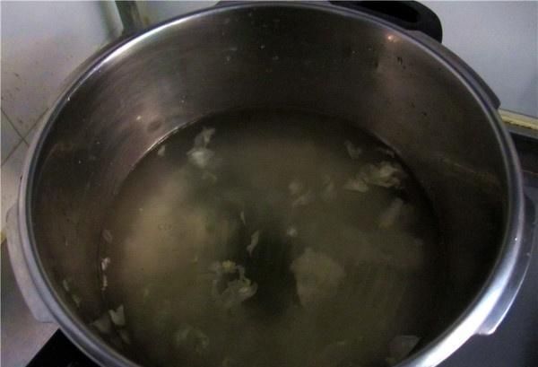 放糖|炖银耳汤直接放糖就大错特错了多加这“1步”,银耳羹清甜粘稠