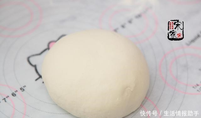 面团称为|10个素包子3个人居然吃完了!一家三口都吃撑了,这包子真香!
