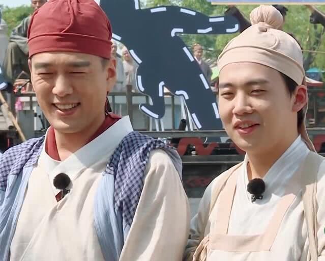 穿着古装|跑男全员穿古装,可谁注意到鞋子没尊重历史,却是对节目最大的尊重