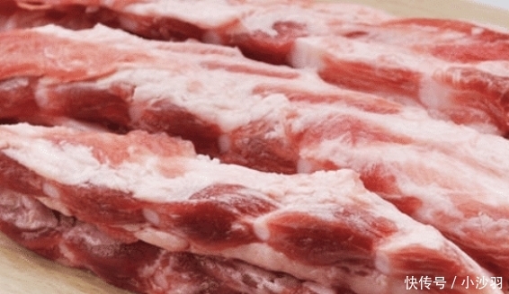 排骨|买排骨时,聪明人见到这些排骨会扭头走,“买一斤送一斤”也不要