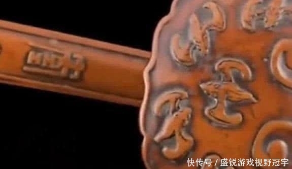 痒痒|男子带“痒痒挠”去鉴宝?祖上因它被“抄家”,专家:你站稳了!