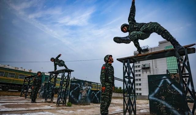 策划|军团策划丨燃!节日不忘战备,中国军人枕戈待旦……